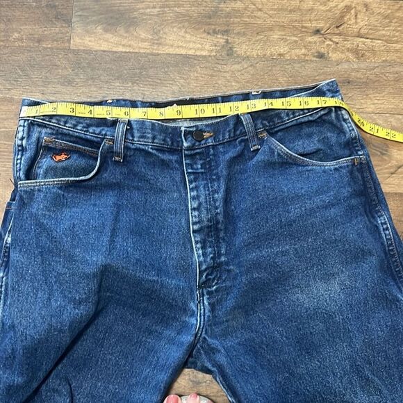 Wrangler relaxed flame resistant jeans size 36/32 - Picture 4 of 7